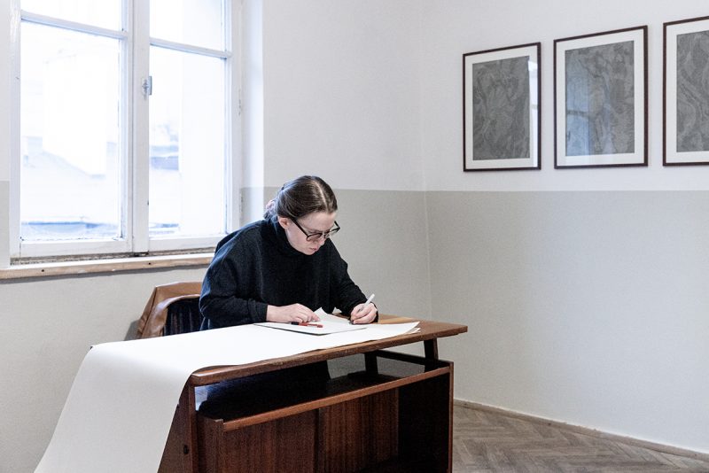 Katarzyna Wójcicka, <em>Ewidencja czasu pracy</em>, wystawa w Galerii Loteria